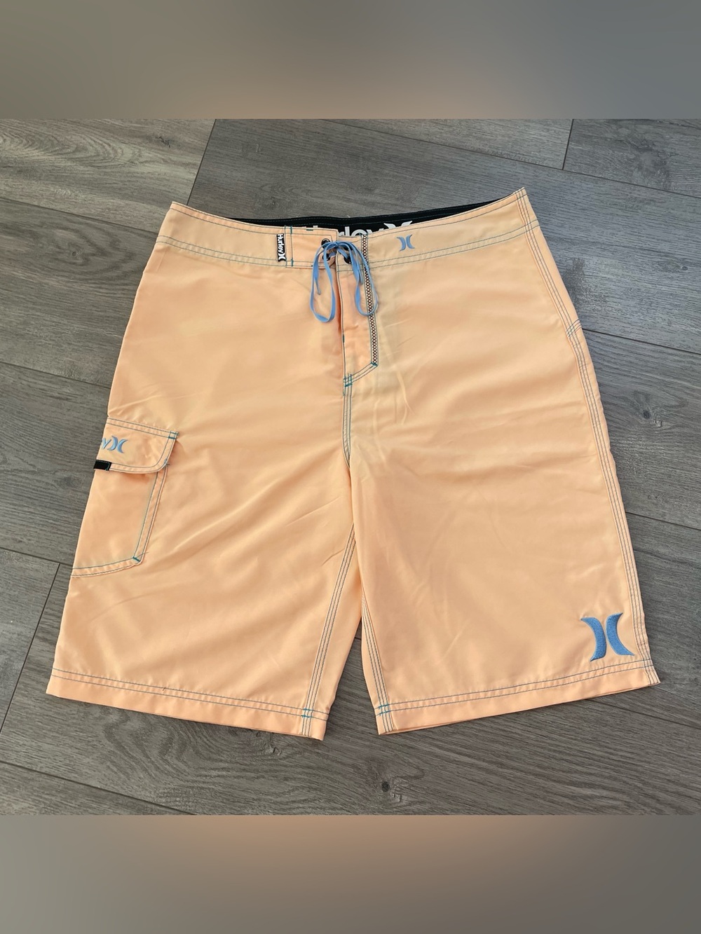 Hurley Men’s Peach 21.5” Board Shorts with Light Blue Accents